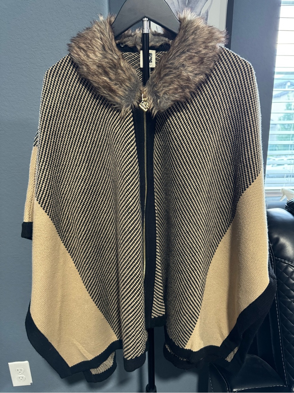 Anne Klein Beige and Black Faux Fur Collar Cape Sweater
